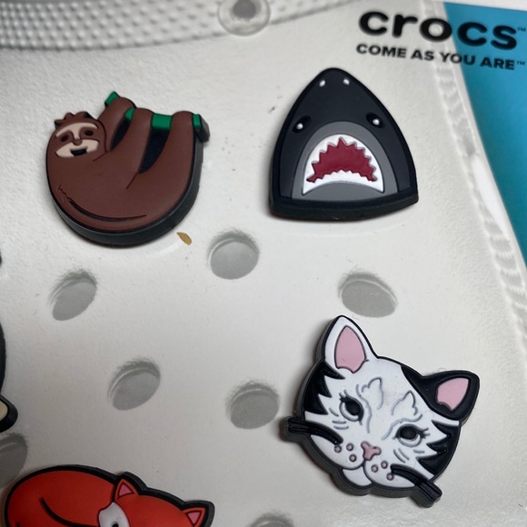 Jibbitz Shoe Charms Crocs Animal Lovers 5 pack Sloth Shark Red Fox Dog Cat BNIB - Picture 3 of 5